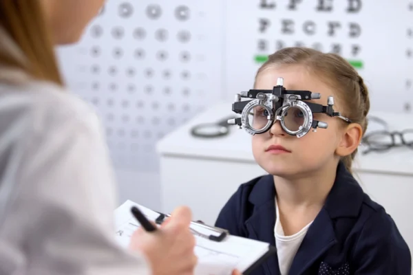 Çocuklarda Göz Bozukluğu Belirtileri: Aileler Nelere Dikkat Etmeli?